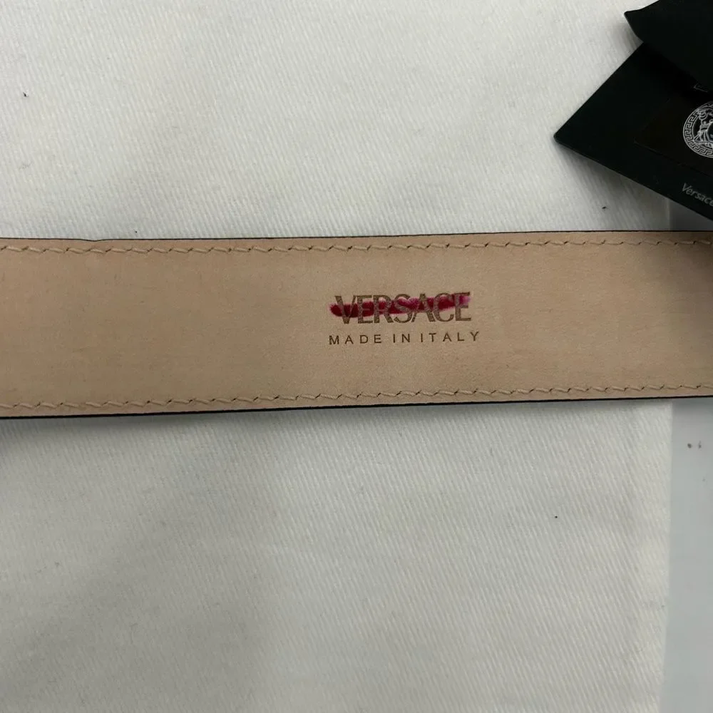 Women’s Versace medusa head leather belt size 75 cm made in Italy
